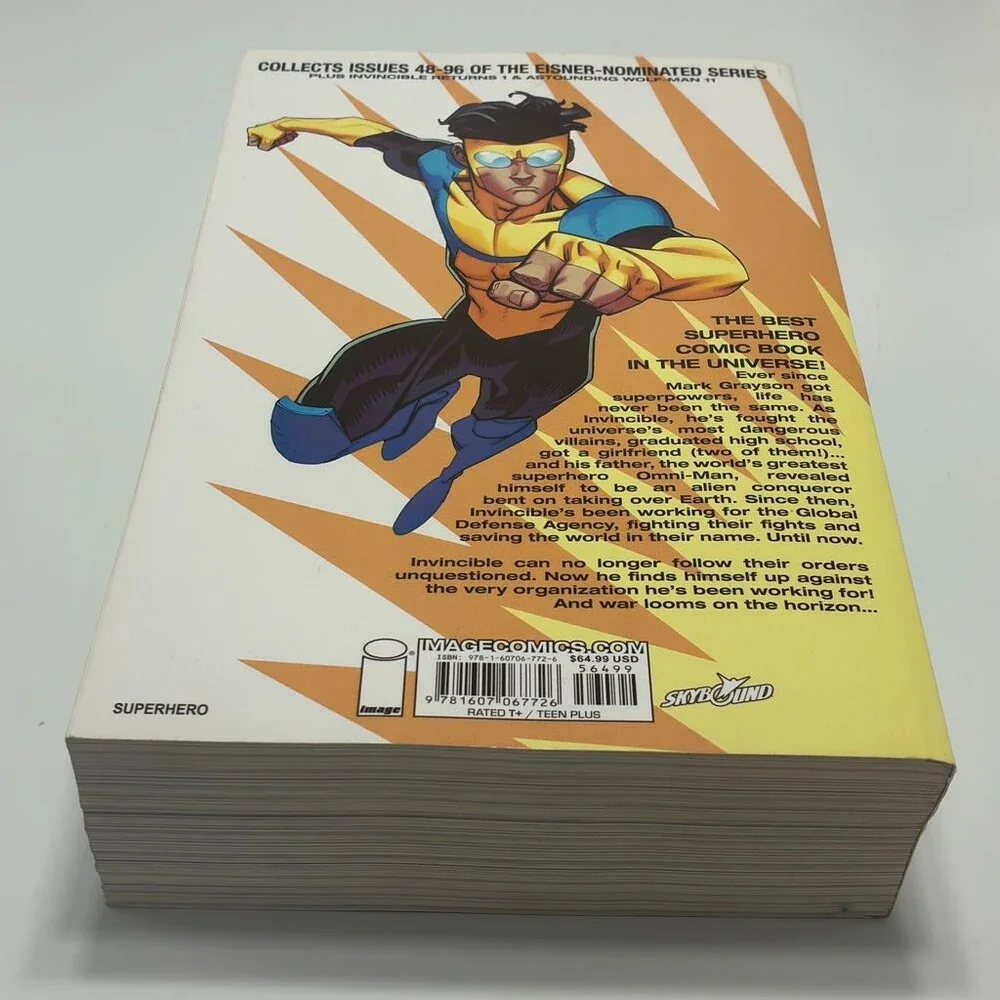 Invincible Compendium 1-3 by Robert Kirkman Paperback - Superhero English